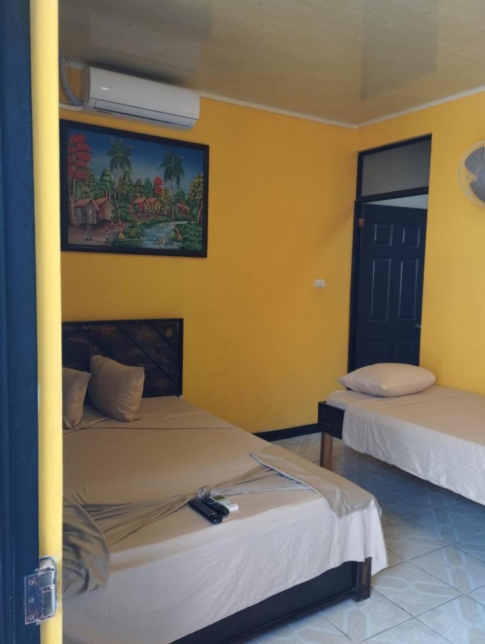 Cabinas Hukats Secret Jungle Puerto Viejo de Talamanca Exterior foto