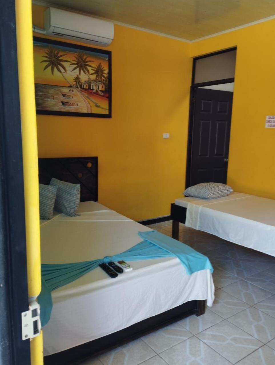 Cabinas Hukats Secret Jungle Puerto Viejo de Talamanca Exterior foto