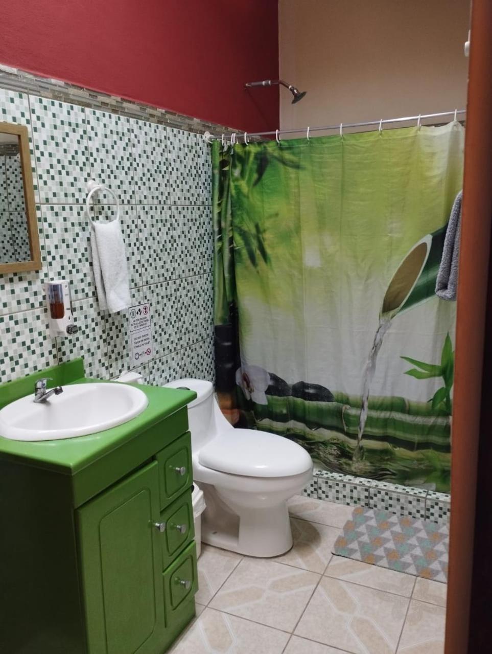Cabinas Hukats Secret Jungle Puerto Viejo de Talamanca Exterior foto